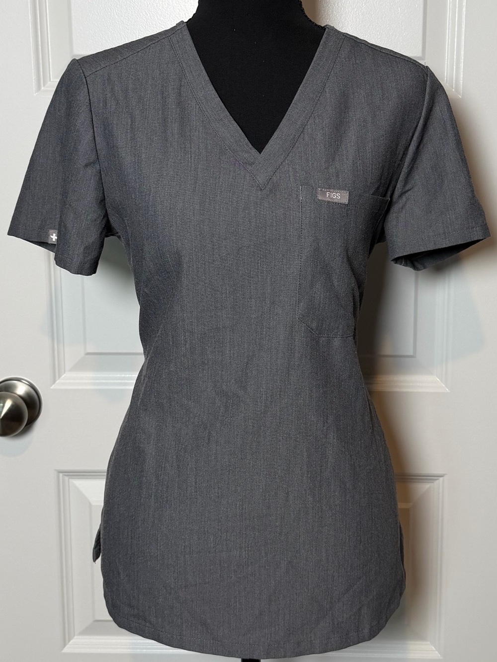 FIGS Catarina Scrub Top XS Graphite Gray V-Neck One Pocket Stretch Medical Unifo